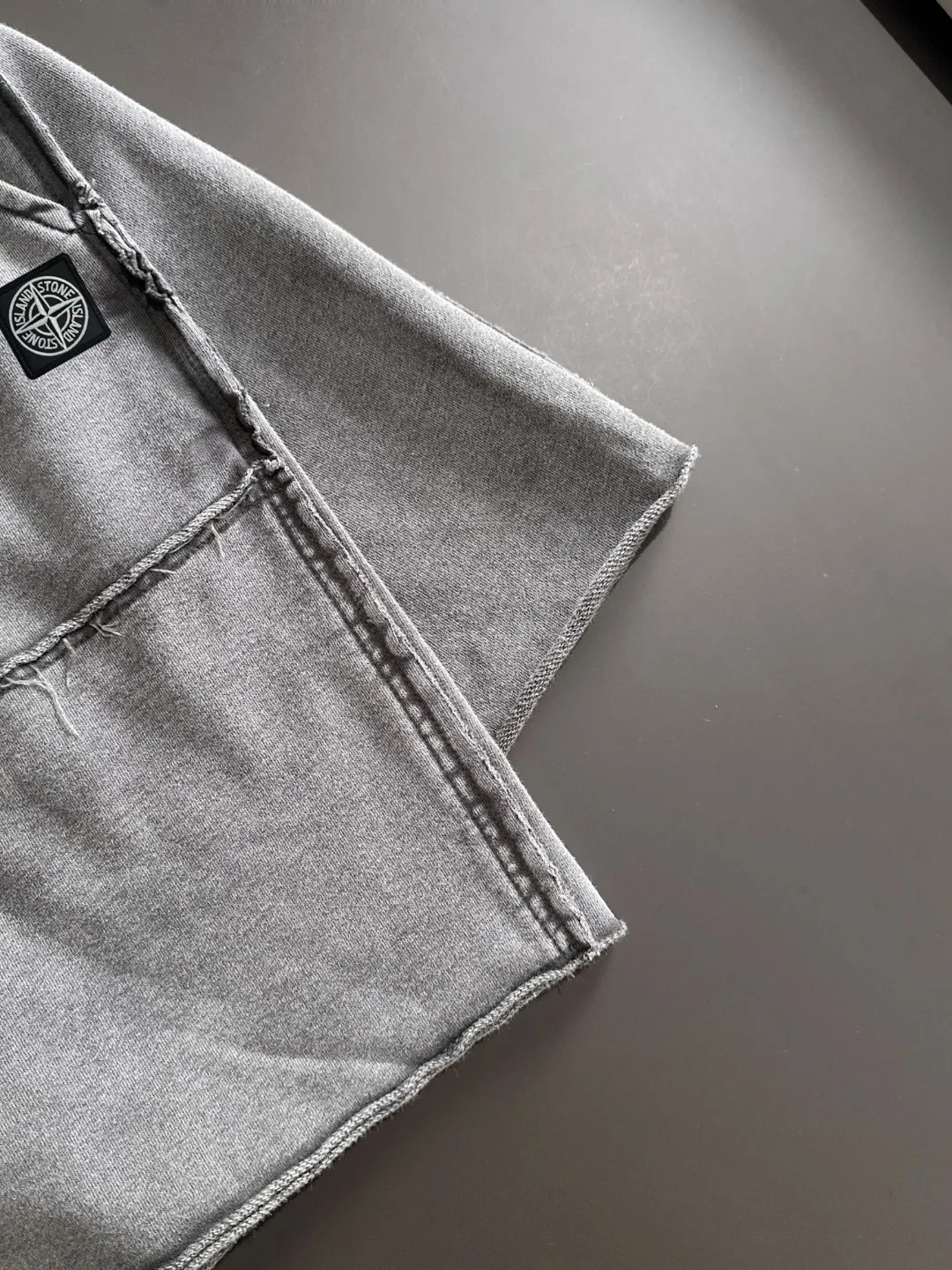 🅿️330 shipped next day, high quality Stone lsland/Stone Island 2025 spring and summer new elastic band casual color-washed loose shorts, two needle stitches at the trouser hem, fine and firm stitching, counter-customized fabrics with high breathability and comfort, impeccable details, brand element design concept, reflecting high quality. It feels delicate and soft! It presents a casual cut and the upper body shape is great! Size: S-XXL